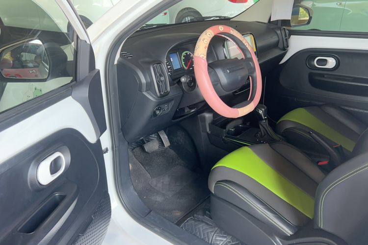 Used Roewe Clever 2021 302 km New Four-Seater Super-Efficient Version Interior 2