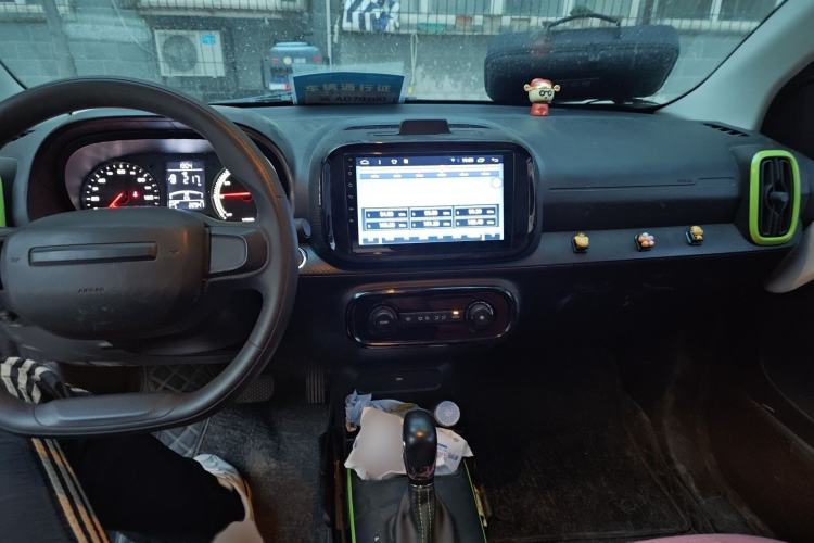 Used Roewe Clever 2021 302 km New Four-Seater Super-Efficient Version Interior 2