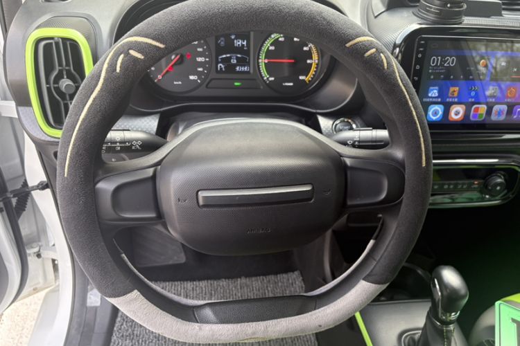 Used Roewe Clever 2021 302 km New Four-Seater Super-Efficient Version Interior 3