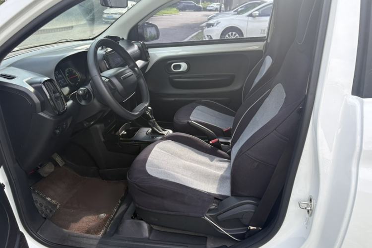 Used Roewe Clever 2021 302km All-Round Version Interior 4