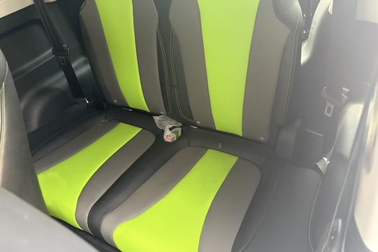 Used Roewe Clever 2021 302 km New Four-Seater Super-Efficient Version Interior 4