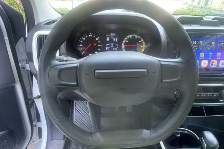 Used Roewe Clever 2021 302 km New Four-Seater Super-Efficient Version Interior 4