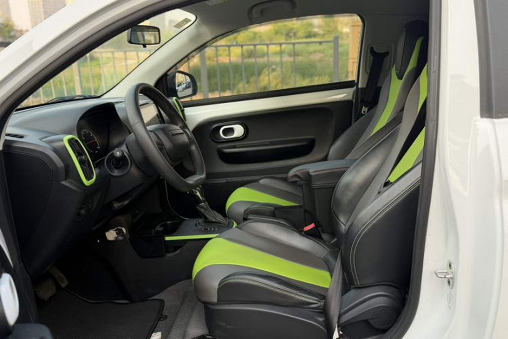 Used Roewe Clever 2021 302km All-Round Version Interior 4