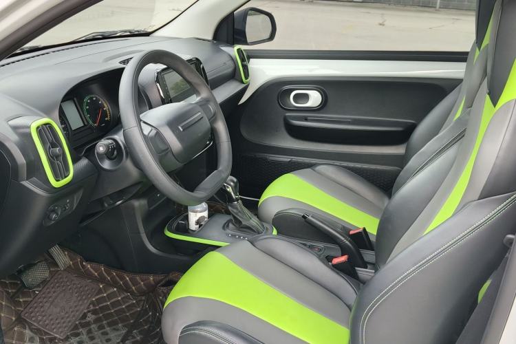 Used Roewe Clever 2021 302 km New Four-Seater Super-Efficient Version Interior 6