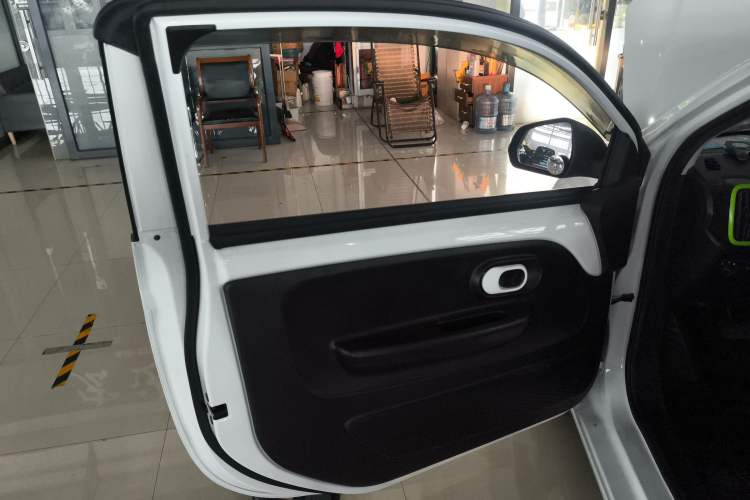 Used Roewe Clever 2021 302 km New Four-Seater Super-Efficient Version Left Front Door Interior