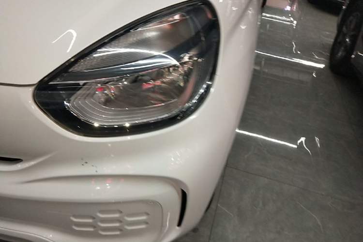 Used Roewe Clever 2021 302 km New Four-Seater Super-Efficient Version Left Front Headlight