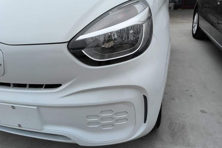 Used Roewe Clever 2021 302 km New Four-Seater Super-Efficient Version Left Front Headlight
