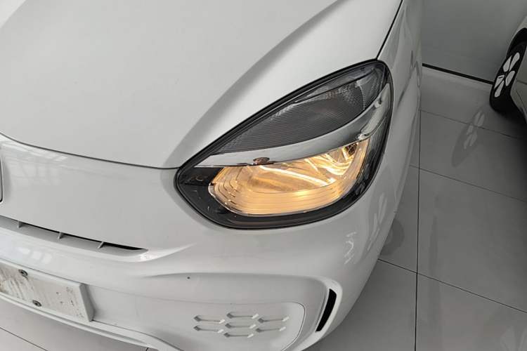 Used Roewe Clever 2021 302 km New Four-Seater Super-Efficient Version Left Front Headlight