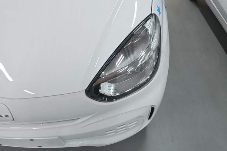 Used Roewe Clever 2021 302 km New Four-Seater Super-Efficient Version Left Front Headlight