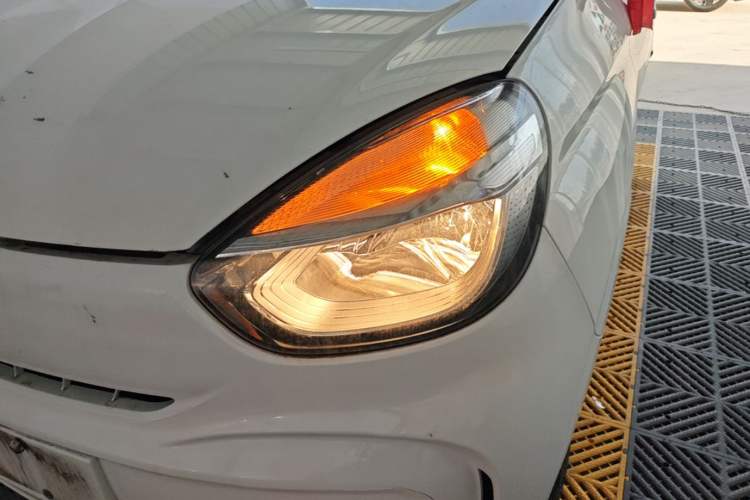 Used Roewe Clever 2021 302 km New Four-Seater Super-Efficient Version Left Front Headlight