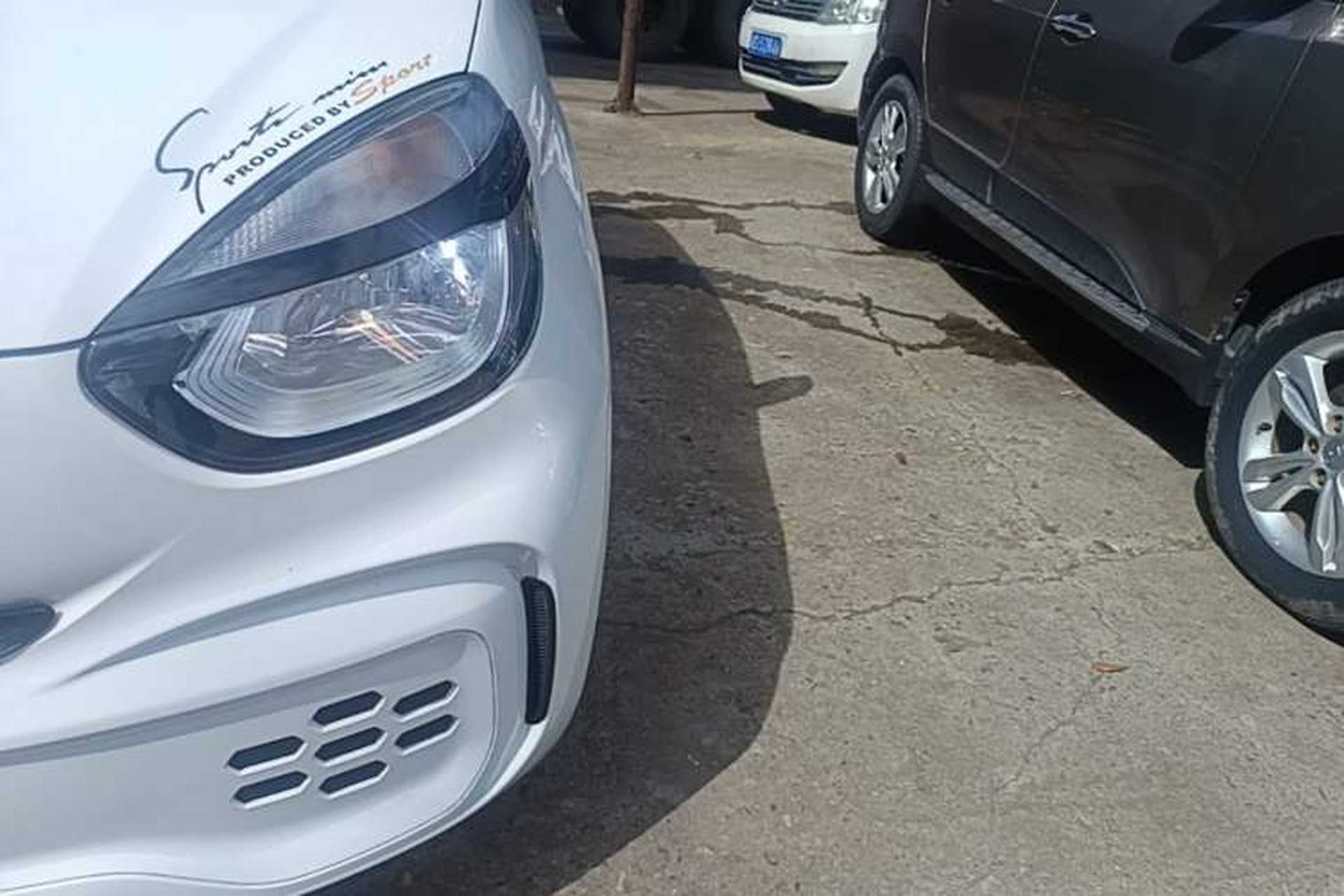 Used Roewe Clever 2021 302 km New Four-Seater Super-Efficient Version Left Front Headlight