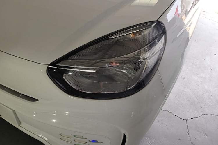 Used Roewe Clever 2021 302 km New Four-Seater Super-Efficient Version Left Front Headlight