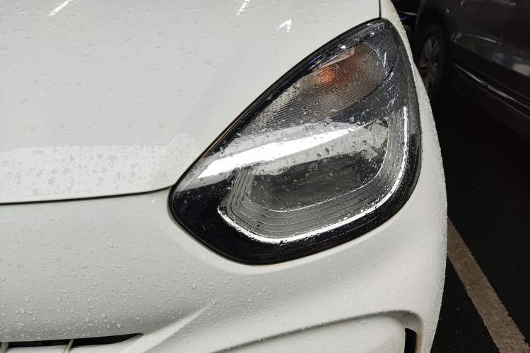 Used Roewe Clever 2021 302 km New Four-Seater Super-Efficient Version Left Front Headlight