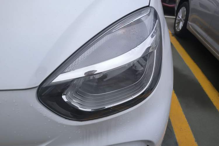 Used Roewe Clever 2021 302 km New Four-Seater Super-Efficient Version Left Front Headlight
