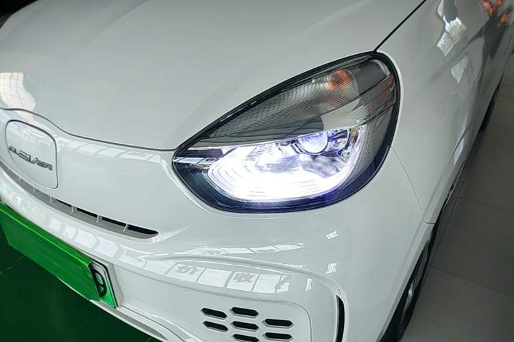 Used Roewe Clever 2021 302 km New Four-Seater Super-Efficient Version Left Front Headlight
