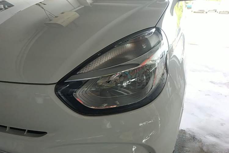 Used Roewe Clever 2021 302 km New Four-Seater Super-Efficient Version Left Front Headlight