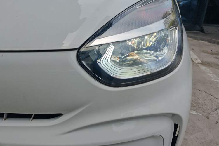 Used Roewe Clever 2021 302 km New Four-Seater Super-Efficient Version Left Front Headlight