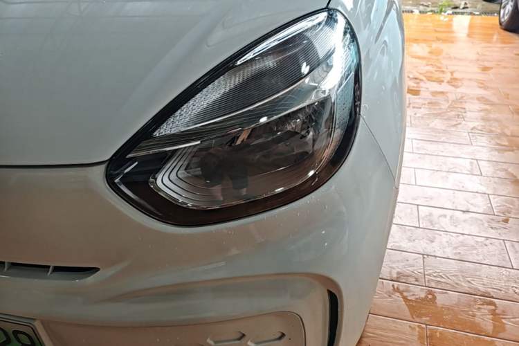 Used Roewe Clever 2021 302 km New Four-Seater Super-Efficient Version Left Front Headlight