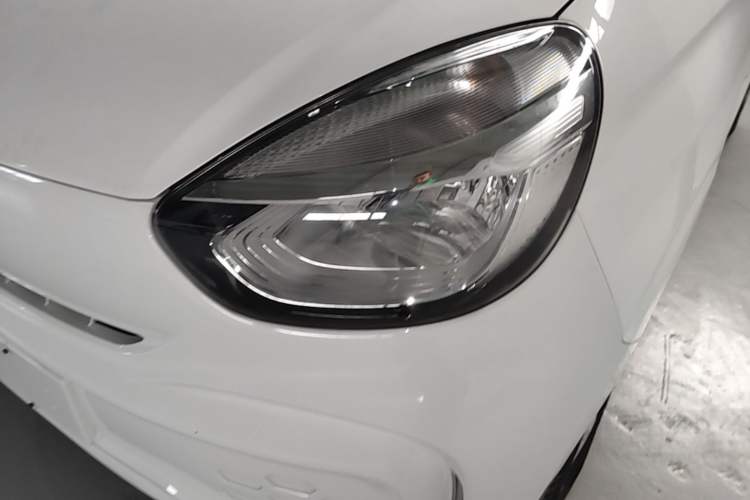 Used Roewe Clever 2021 302 km New Four-Seater Super-Efficient Version Left Front Headlight