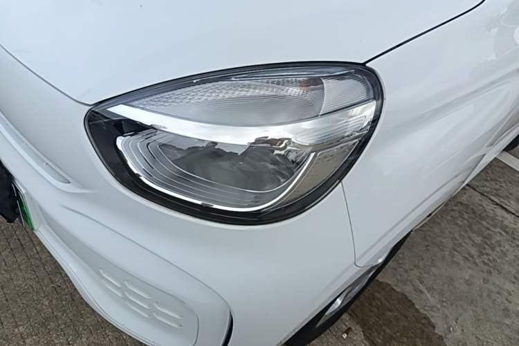 Used Roewe Clever 2021 302 km New Four-Seater Super-Efficient Version Left Front Headlight