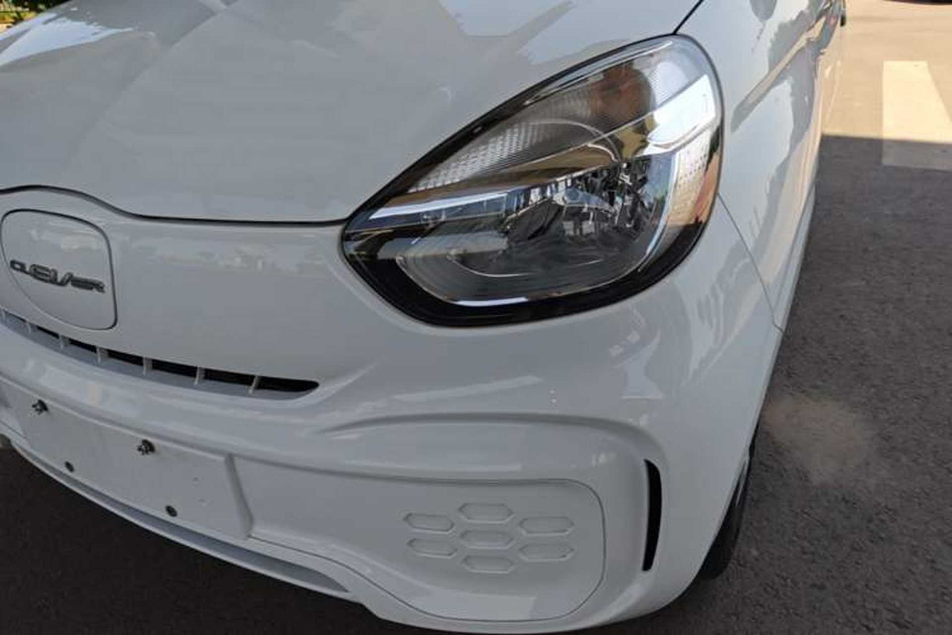 Used Roewe Clever 2021 302 km New Four-Seater Super-Efficient Version Left Front Headlight