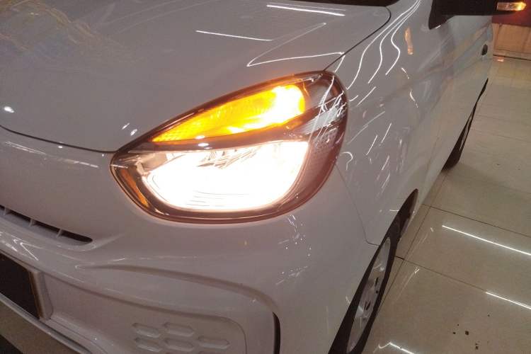 Used Roewe Clever 2021 302 km New Four-Seater Super-Efficient Version Left Front Headlight
