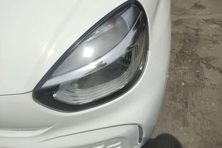 Used Roewe Clever 2021 302 km New Four-Seater Super-Efficient Version Left Front Headlight