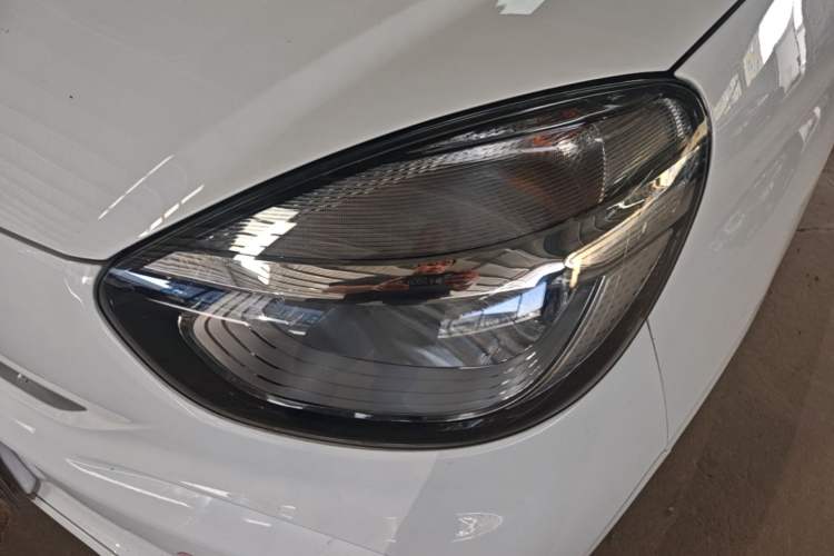 Used Roewe Clever 2021 302 km New Four-Seater Super-Efficient Version Left Front Headlight