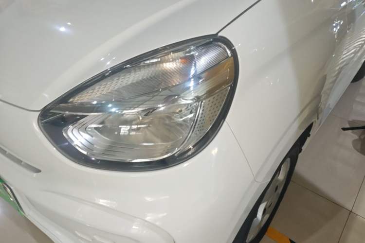 Used Roewe Clever 2021 302 km New Four-Seater Super-Efficient Version Left Front Headlight