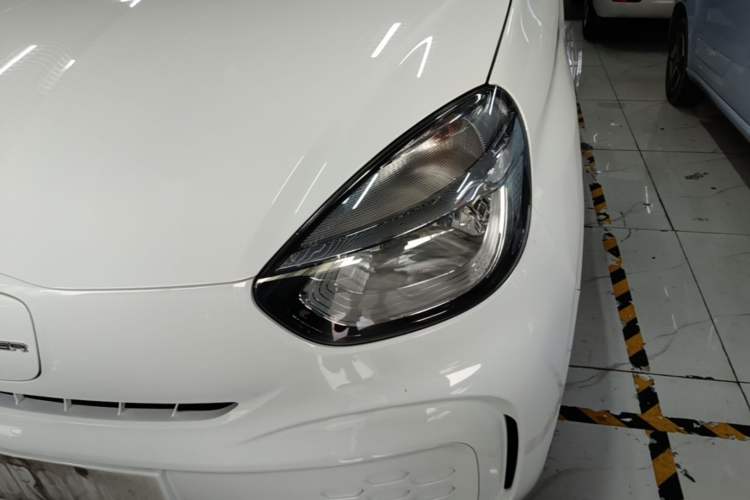 Used Roewe Clever 2021 302 km New Four-Seater Super-Efficient Version Left Front Headlight