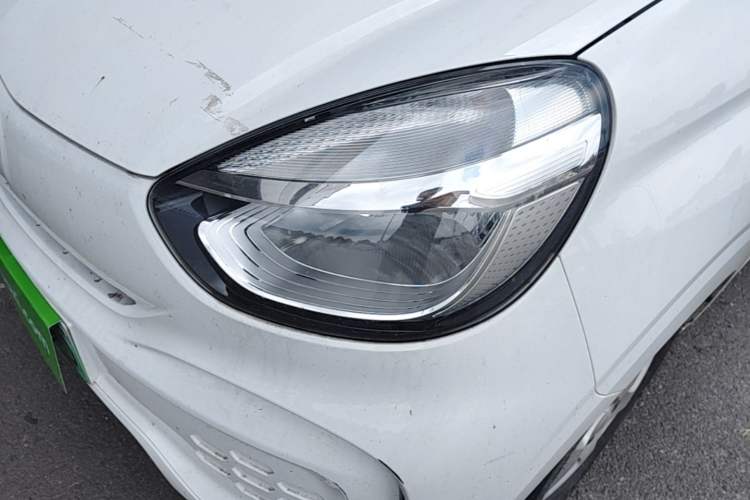 Used Roewe Clever 2021 302 km New Four-Seater Super-Efficient Version Left Front Headlight