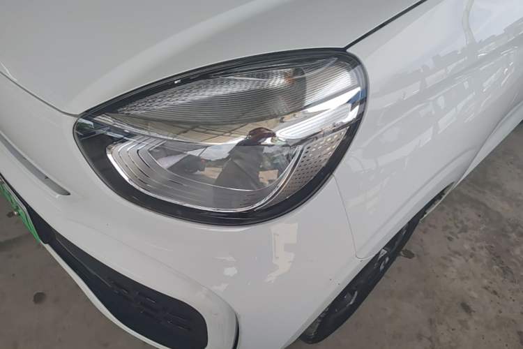 Used Roewe Clever 2021 302 km New Four-Seater Super-Efficient Version Left Front Headlight
