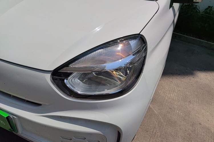 Used Roewe Clever 2021 302 km New Four-Seater Super-Efficient Version Left Front Headlight