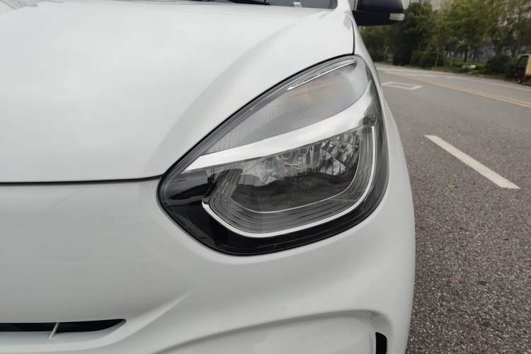 Used Roewe Clever 2021 302 km New Four-Seater Super-Efficient Version Left Front Headlight
