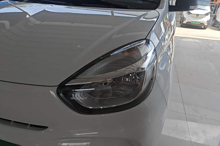 Used Roewe Clever 2021 302 km New Four-Seater Super-Efficient Version Left Front Headlight