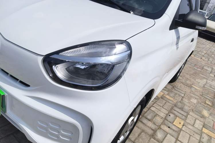 Used Roewe Clever 2021 302 km New Four-Seater Super-Efficient Version Left Front Headlight