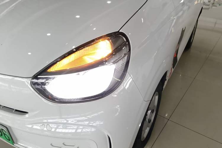 Used Roewe Clever 2021 302 km New Four-Seater Super-Efficient Version Left Front Headlight