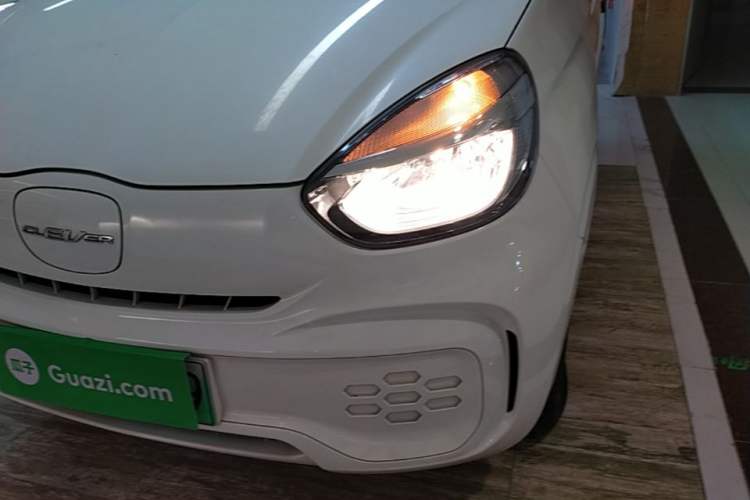 Used Roewe Clever 2021 302 km New Four-Seater Super-Efficient Version Left Front Headlight