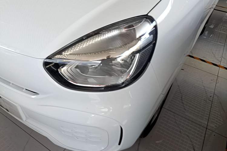 Used Roewe Clever 2021 302 km New Four-Seater Super-Efficient Version Left Front Headlight
