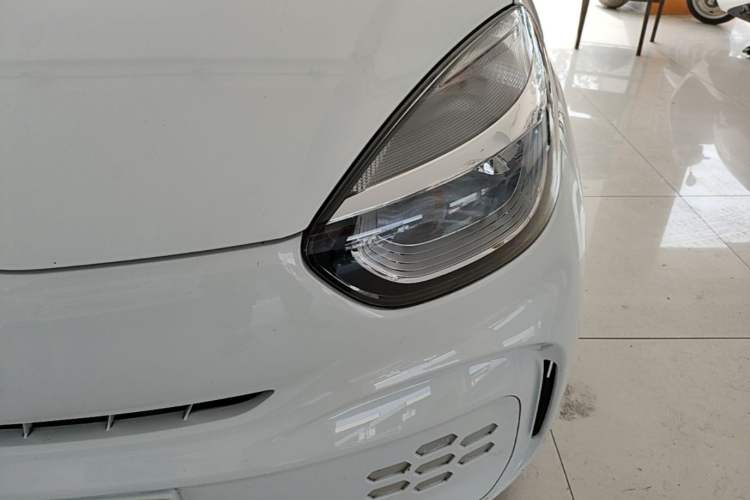 Used Roewe Clever 2021 302 km New Four-Seater Super-Efficient Version Left Front Headlight