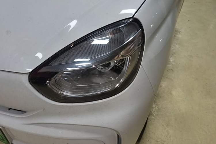 Used Roewe Clever 2021 302 km New Four-Seater Super-Efficient Version Left Front Headlight
