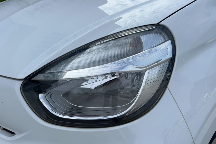 Used Roewe Clever 2021 302 km New Four-Seater Super-Efficient Version Left Front Headlight