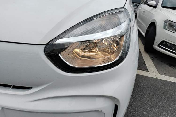 Used Roewe Clever 2021 302 km New Four-Seater Super-Efficient Version Left Front Headlight