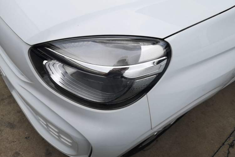 Used Roewe Clever 2021 302 km New Four-Seater Super-Efficient Version Left Front Headlight