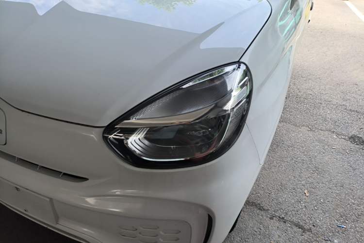 Used Roewe Clever 2021 302 km New Four-Seater Super-Efficient Version Left Front Headlight