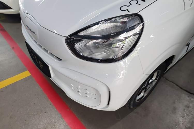 Used Roewe Clever 2021 302 km New Four-Seater Super-Efficient Version Left Front Headlight