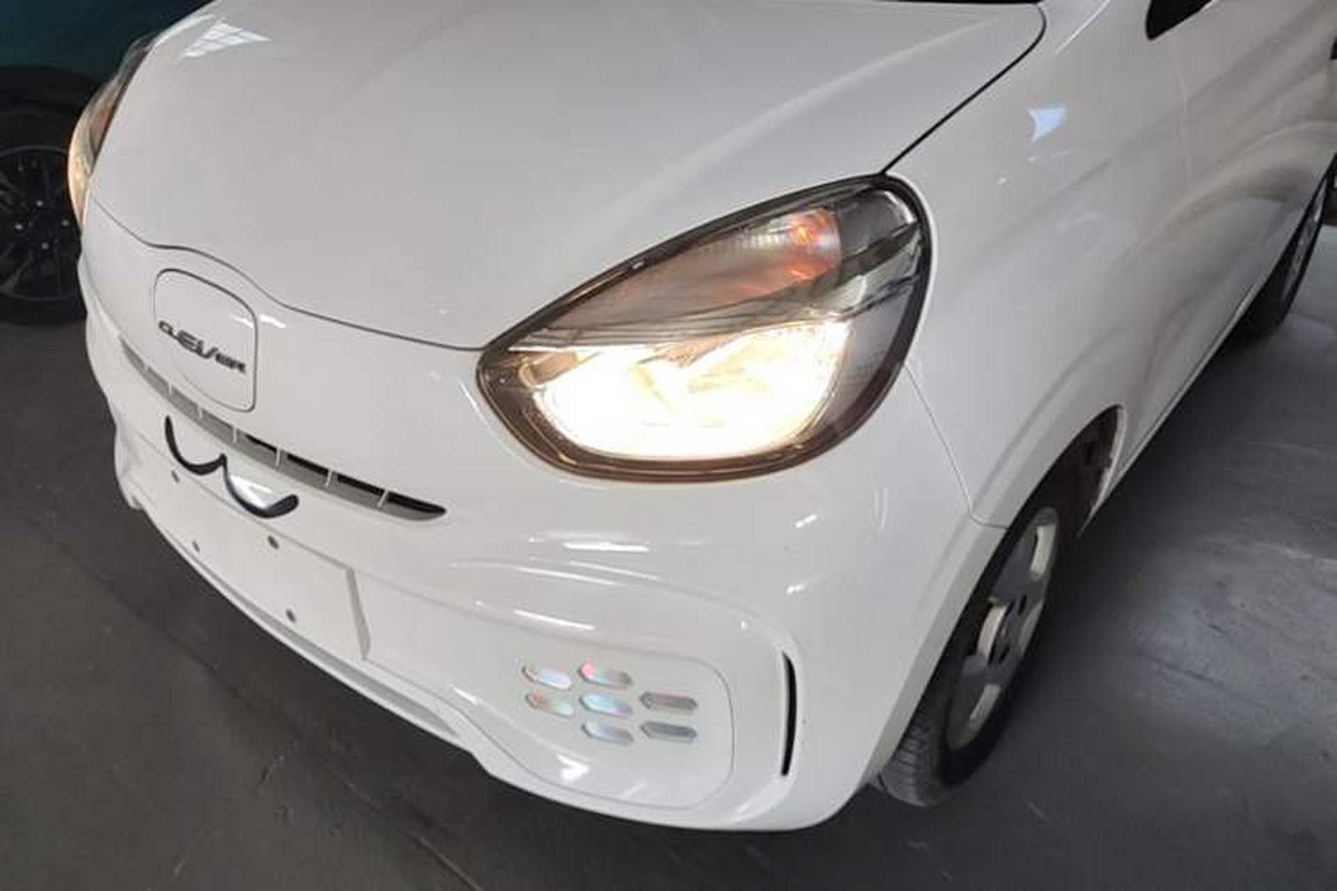 Used Roewe Clever 2021 302 km New Four-Seater Super-Efficient Version Left Front Headlight