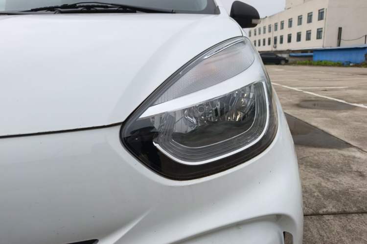 Used Roewe Clever 2021 302 km New Four-Seater Super-Efficient Version Left Front Headlight
