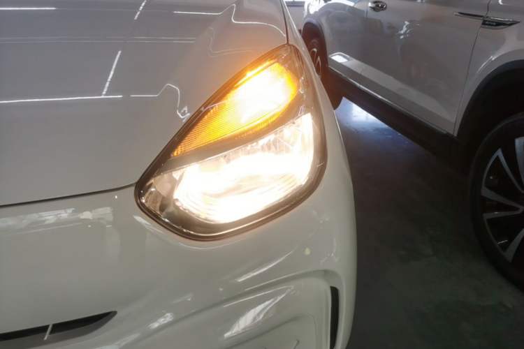Used Roewe Clever 2021 302 km New Four-Seater Super-Efficient Version Left Front Headlight