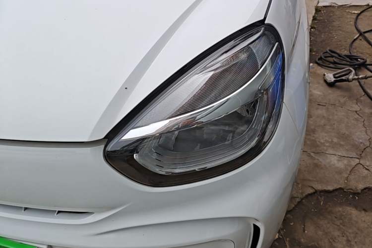 Used Roewe Clever 2021 302 km New Four-Seater Super-Efficient Version Left Front Headlight